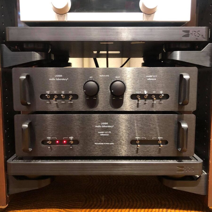 Tại sao amply liền vang số lại được ưa chuộng hiện nay? 4 Amply liền vang số tận hưởng âm thanh tuyệt vời