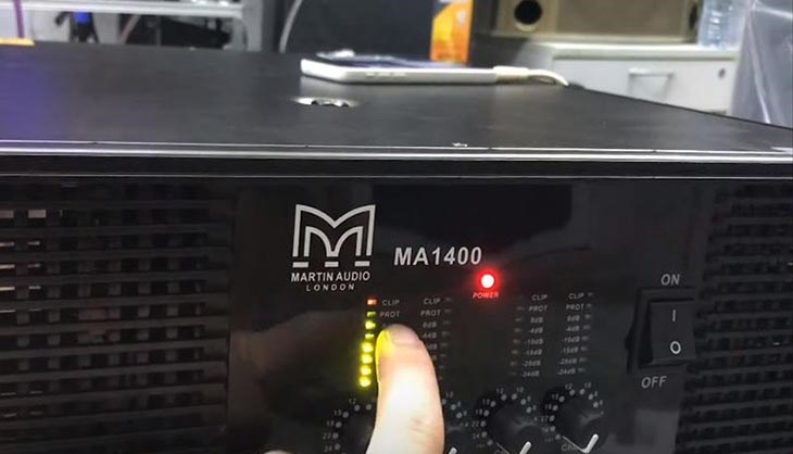 Amply bị chập dây loa xử lý ra sao? Cách khắc phục hiệu quả 3 Amply báo hiệu đèn đỏ