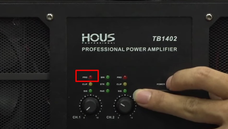 Cục đẩy công suất báo đèn protect là gì?