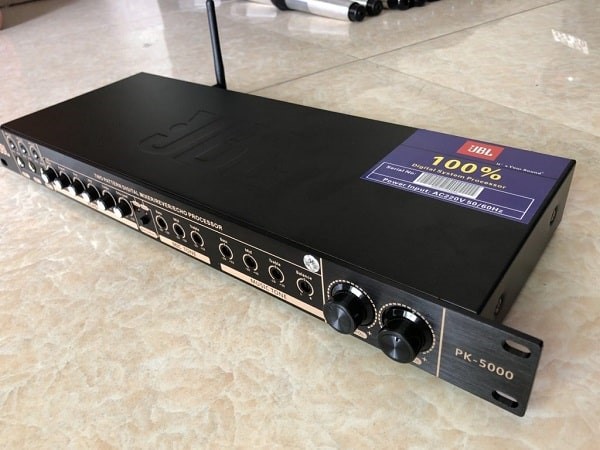 Vang số và vang cơ khác nhau thế nào? Vang cơ và vang số cái nào hay hơn 3 Vang cơ điều chỉnh âm thanh thông qua các núm điều chỉnh