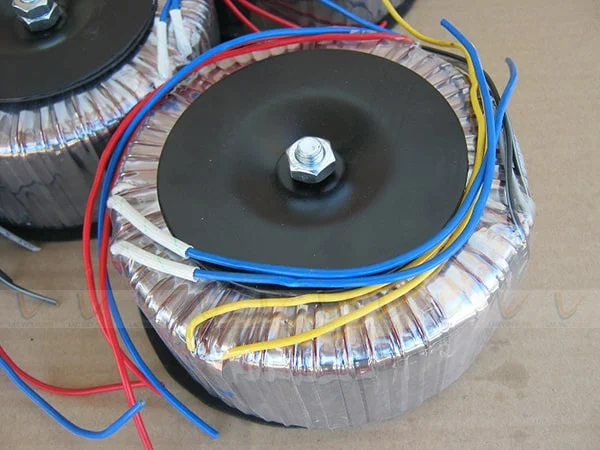 Cục đẩy 2 kênh là gì? Tìm hiểu chi tiết về cục đẩy 2 kênh 3 Biến áp nguồn của cục đẩy 2 đẩy