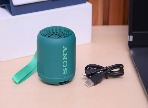 Hướng dẫn cách sạc loa bluetooth đúng cách để kéo dài tuổi thọ pin 6 Sử dụng dây sạc chính hãng để tránh các rủi ro không đáng có