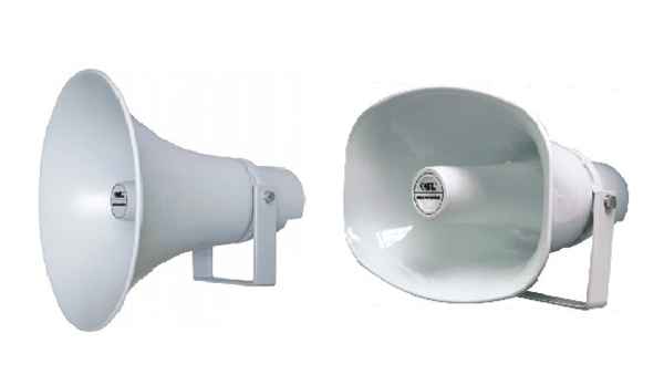 Loa nén thích hợp ngoài trời và loa treo tường hoặc âm trần thích hợp cho không gian kín hoặc ít tạp âm hơn